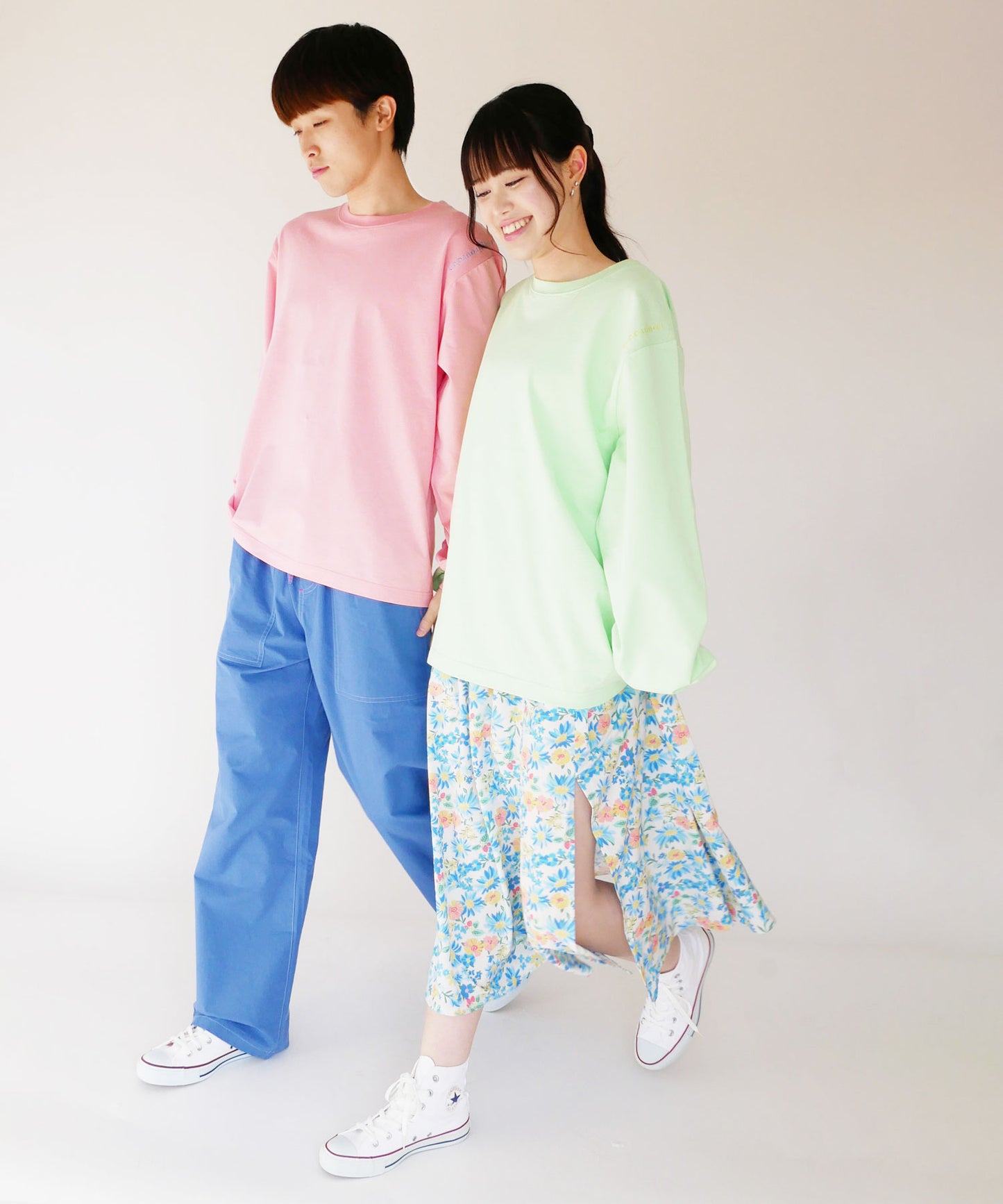 ロゴ刺繍入り長袖Tシャツ(ユニセックス)
