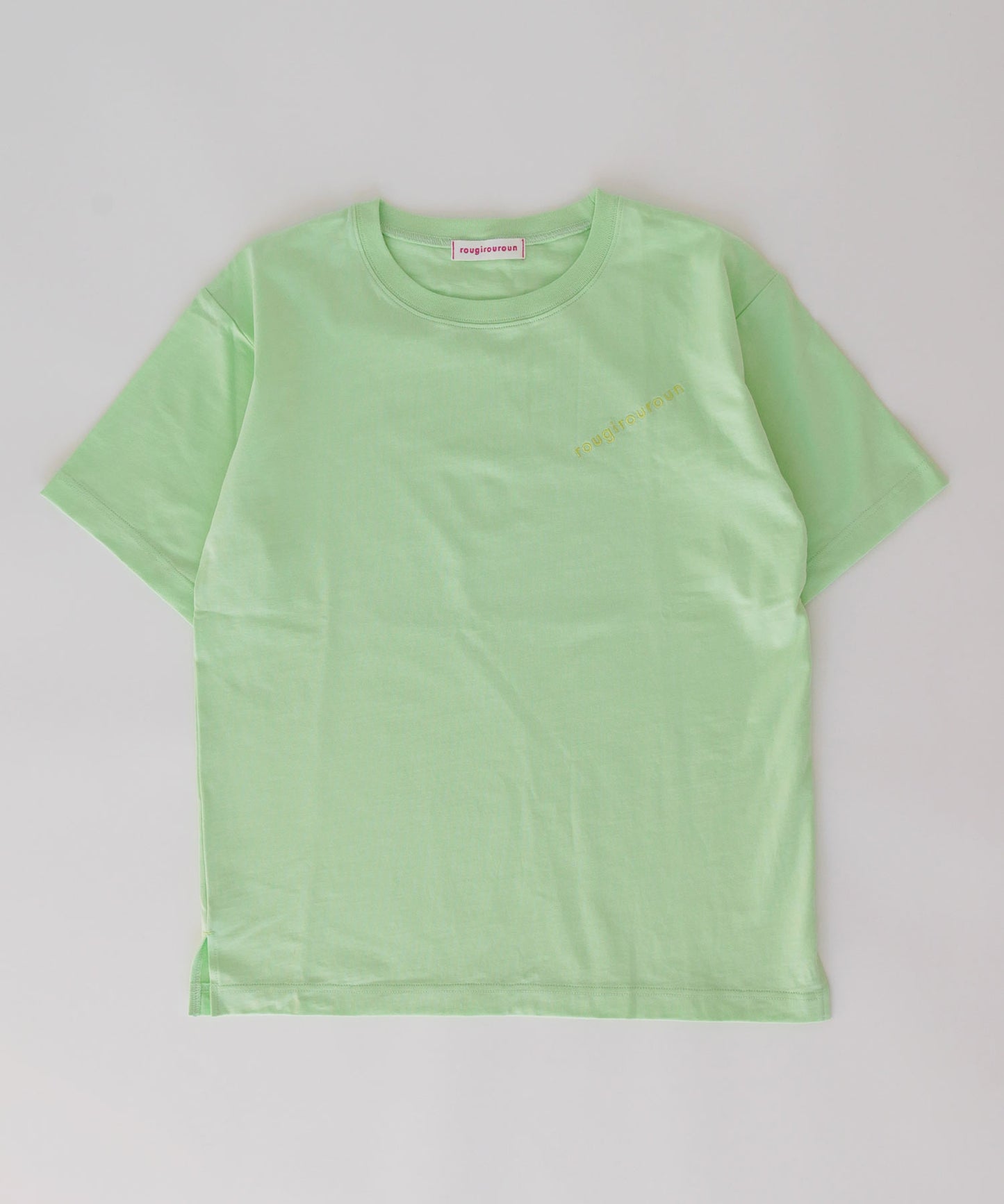 ロゴ刺繍入り半袖Tシャツ(ユニセックス)