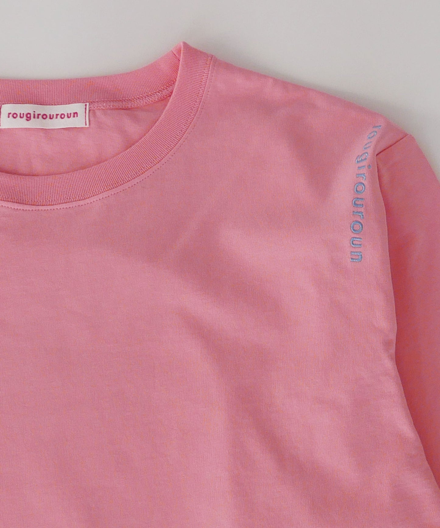 ロゴ刺繍入り長袖Tシャツ(ユニセックス)