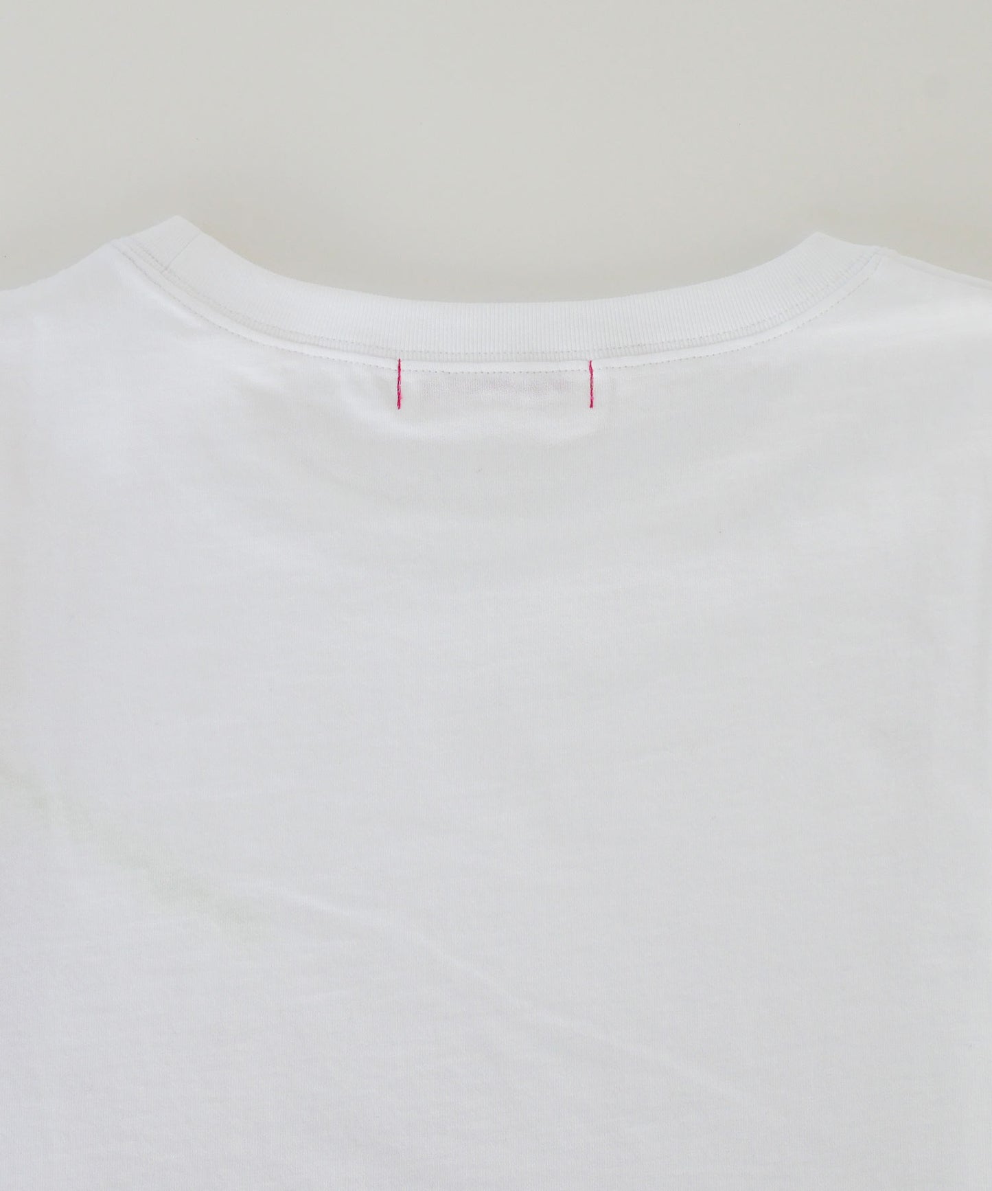 ロゴ刺繍入り半袖Tシャツ(ユニセックス)