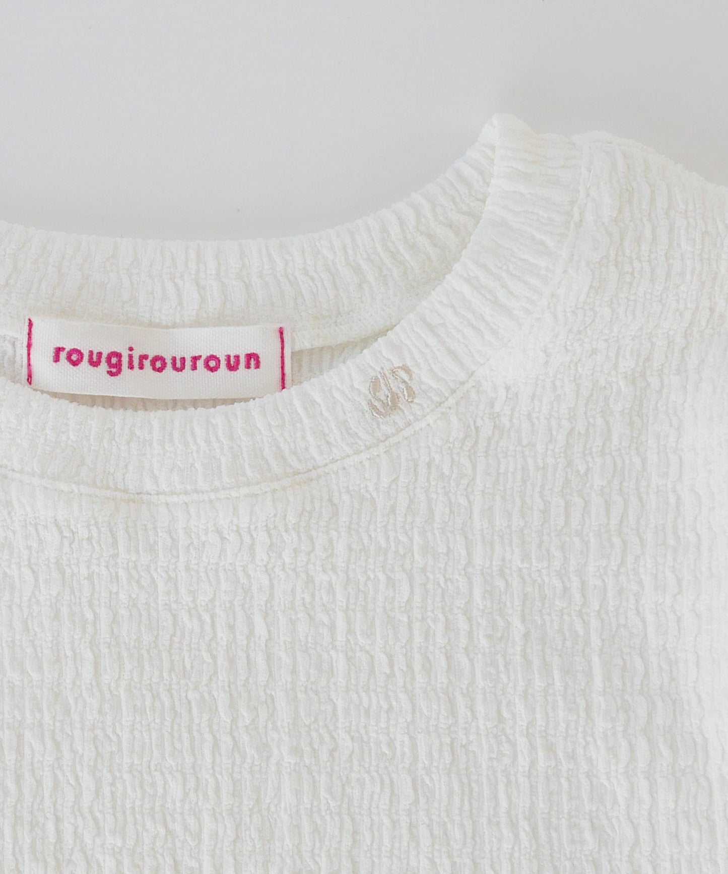 刺繍入りシャーリング天竺半袖Tシャツ