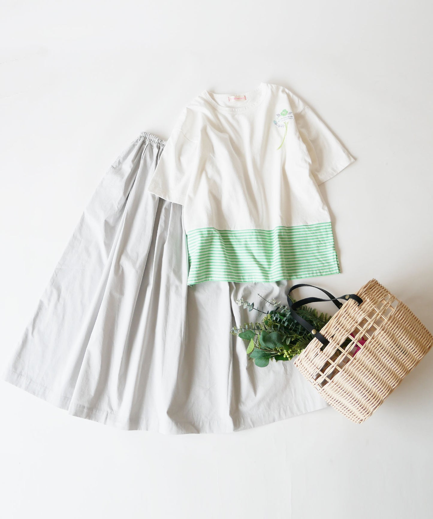 刺繍入りコットンブロードタックギャザースカート